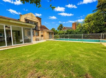 Casa · 550m² · 4 Ambientes · 3 Cocheras · Alquiler Anual de Casa Amueblada - Lote Central - Miraflores Country Club