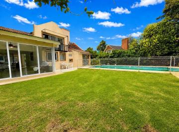 Casa · 550m² · 4 Ambientes · 3 Cocheras · Alquiler Anual de Casa Amueblada - Lote Central - Miraflores Country Club