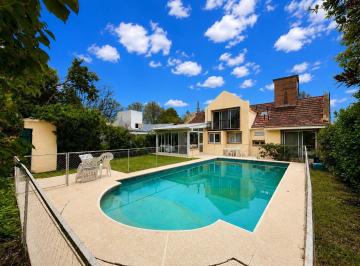 Casa · 550m² · 4 Ambientes · 3 Cocheras · Alquiler Anual de Casa Amueblada - Lote Central - Miraflores Country Club