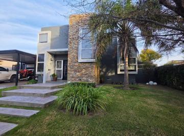 Foto · Excelente Casa 3 Dorm en Valle Escondido Barrio El Balcón con Piscina