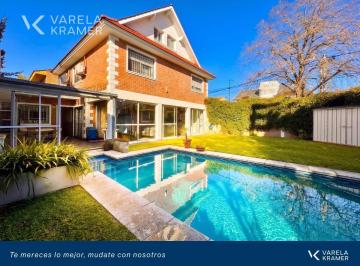 Casa · 222m² · 7 Ambientes · 2 Cocheras · Casa en Venta en Martinez