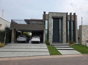 Casa de 12 ambientes, Maipú · Inmobiliaria Suarez & Ortega Alquila Casab° Privado Las Retamas