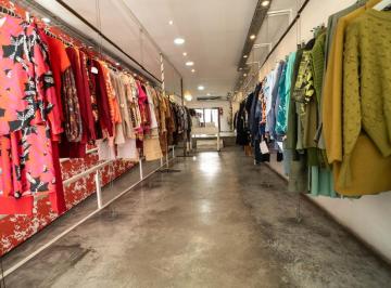 Local comercial , San Telmo · Alquiler y Vta de Instalaciones / Importante Local Frente Al Mercado