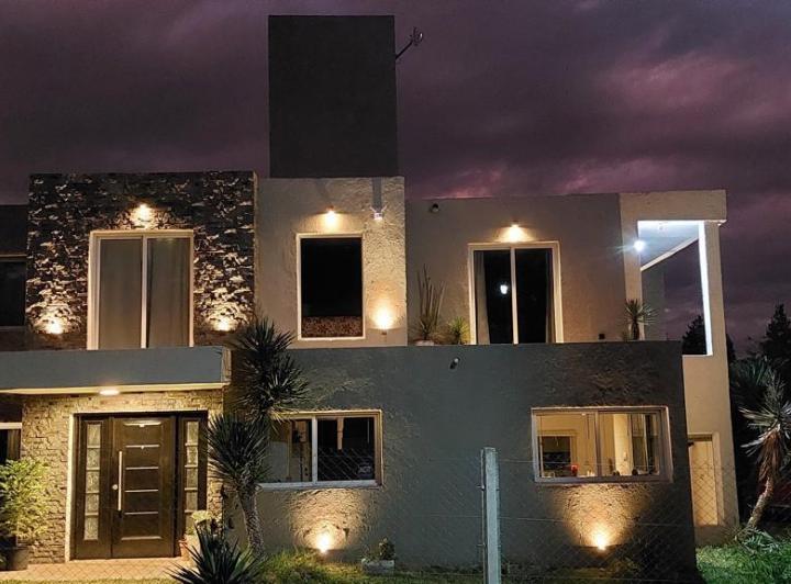 Casa · 290m² · 5 Ambientes · 2 Cocheras
