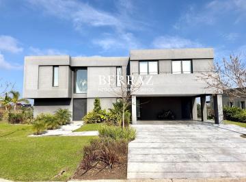 Casa · 316m² · 7 Ambientes · 2 Cocheras · Casa Venta 4 Dorm. Barrio San Gabriel Lote de 1078 m² Villanueva, Tigre