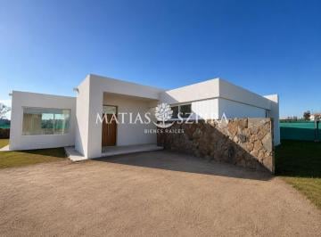 Casa · 175m² · 4 Ambientes · Casa en Prados del Oeste de Cinco Ambientes