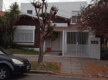 Casa de 4 ambientes, La Matanza · Chalet Ramos Mejía Sur - a Reciclar - Permuta por Departamento 3 Ambientes