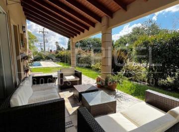 Casa · 250m² · 4 Ambientes · 1 Cochera · Casa en Alquiler Anual - 3 Dorm + Piscina - Los Naranjos