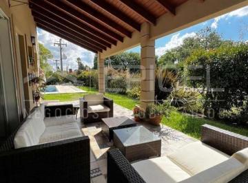 Casa · 250m² · 4 Ambientes · 1 Cochera · Casa en Alquiler Anual - 3 Dorm + Piscina - Los Naranjos