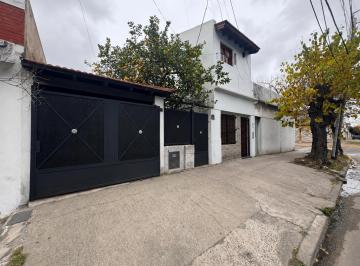 Casa de 5 ambientes, Avellaneda · Multifamiliar Casa 3 Amb con Patio y Cochera + Departamento 2 Amb en Venta