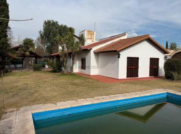 Casa · 300m² · 10 Ambientes · 2 Cocheras · Casa en Calle El Aguaribay Esquina Viamonte