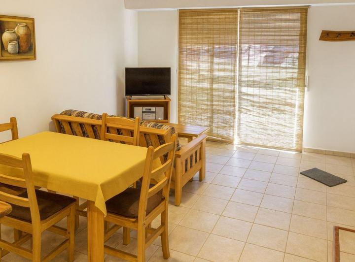 Hotel · 320m² · 6 Ambientes · 6 Cocheras