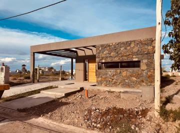 Casa · 105m² · 4 Ambientes · 2 Cocheras · Casa a Estrenar en Venta Barrio Las Tacas Maipu