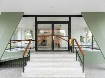 Entrada del edificio · Alquiler 3 Ambientes Luminosos.