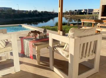 Casa · 194m² · 4 Ambientes · 4 Cocheras · Casa en Alquiler en Cantón Norte