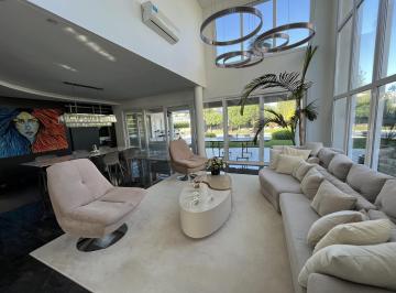 Casa · 400m² · 5 Ambientes · 2 Cocheras · Casa en Nuevo Quilmes