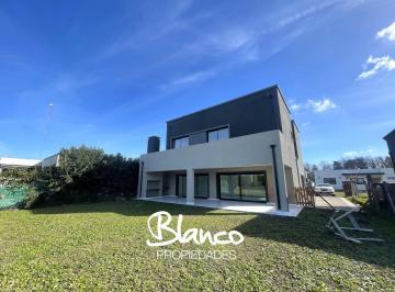 Casa · 211m² · 6 Ambientes · 1 Cochera · Casa en Venta en San Pablo, Pilar, G. B. a. Zona Norte