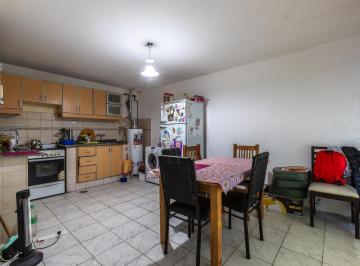 Casa · 84m² · 4 Ambientes · 1 Cochera · Casa de 2 Dorm. con Jardin en Venta Barrio Triángulo