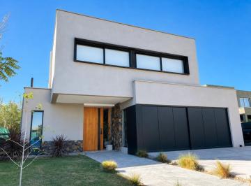 Casa · 339m² · 7 Ambientes · 2 Cocheras · Casa en Lujan de Cuyo