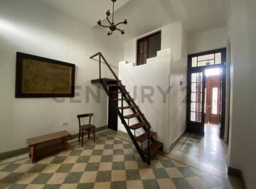 Casa · 280m² · 7 Ambientes · 1 Cochera · Casa con 3 Dorm. y 3 Oficinas en La Plata