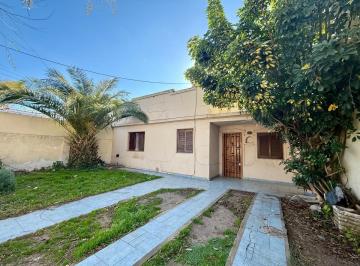 Casa · 110ha · 4 Ambientes · 2 Cocheras · Venta Casa C/jardin Temperley Este