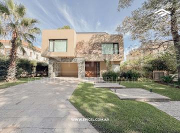 Casa · 500m² · 5 Ambientes · 2 Cocheras · Casa Premium en Alquiler - St Thomas Oeste