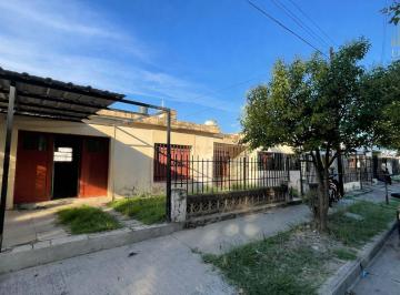 Casa · 130m² · 2 Ambientes · 1 Cochera · Casa en Jorge Newbery