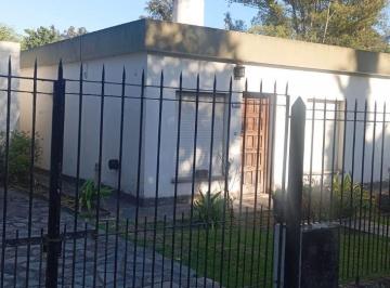 Casa de 4 ambientes, Moreno · La Reja, Casa Estilo Americana, en Zona Residencial