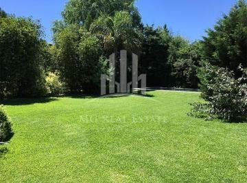 Casa · 240m² · 5 Ambientes · 2 Cocheras · # Muy Buena Propiedad en Venta en Barrio Los Sauces
