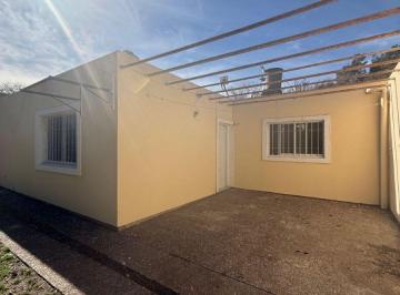 Casa de 3 ambientes, Mendiolaza · Casa en Alquiler Dos Dorm. y Cochera - Mendiolaza
