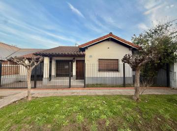 Casa · 90m² · 4 Ambientes · 1 Cochera · Casa 4 Amb Venta Padua Cochera Patio