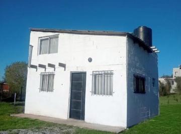 Casa · 42m² · 2 Ambientes · 2 Cocheras · Casa Sobre Gran Lote - a Terminar Gran Oportunidad Permuta