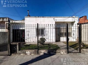 Casa · 120m² · 3 Ambientes · 1 Cochera · Casa en Moron