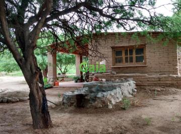 Casa · 90m² · 2 Ambientes · Venta Amplio Terreno con Casa de Adobe Nueva en San Carlos