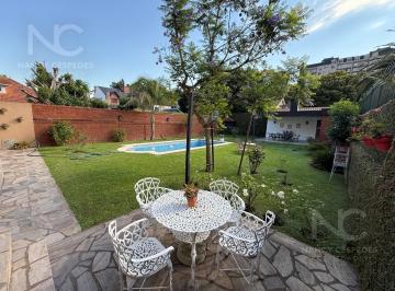 Casa · 450m² · 7 Ambientes · 4 Cocheras · Casa 7 Ambientes en Venta, Quilmes Residencial con Parque y Piscina!
