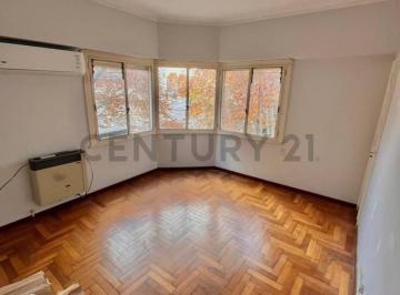 Oficina comercial · 100m² · 7 Ambientes · Departamento en Alquiler de 3 Dorm.