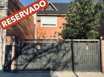 Casa · 240m² · 5 Ambientes · 2 Cocheras · Casa PH de 5 Ambientes en Villa Devoto | Entrada Independiente, Garage Para 2 Autos, Patio, Terraza