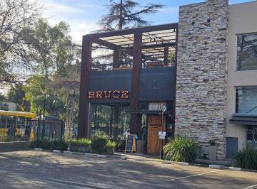 Local comercial · 280m² · 3 Ambientes · Local en Alquiler en Paseo Los Berros, Bella Vista