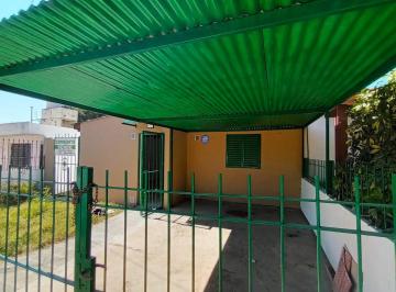 Casa · 75m² · 4 Ambientes · 1 Cochera · Las Palmas, Una Planta, Escritura, cochera y Patio!