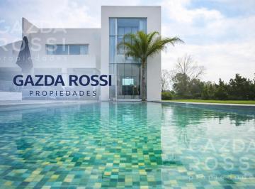 Casa · 650m² · 5 Ambientes · 2 Cocheras · Moderna Propiedad en Saint Thomas Este
