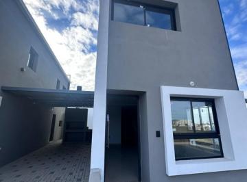 Casa · 110m² · 3 Ambientes · 1 Cochera · Se Alquila Duplex en Docta a Estrenar 2 Dorm.
