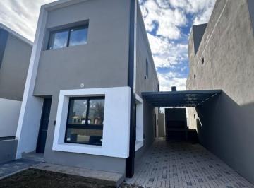 Casa · 110m² · 3 Ambientes · 1 Cochera · Se Alquila Duplex en Docta a Estrenar 2 Dorm.