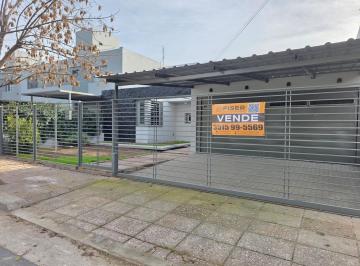 Casa · 165m² · 4 Ambientes · 4 Cocheras · Venta Casa 3 Dorm. Cochera Doble Patio Apto Credito