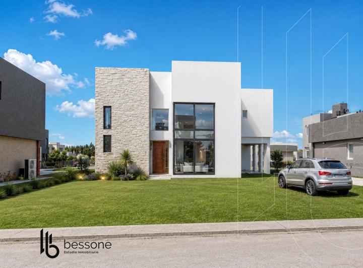 Casa · 250m² · 4 Ambientes · 2 Cocheras