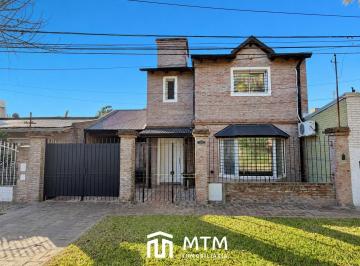 Casa · 141m² · 3 Dormitorios · 3 Cocheras · Casa en Venta Granadero Baigorria.