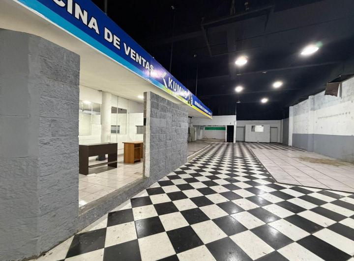 Local comercial · 370m²
