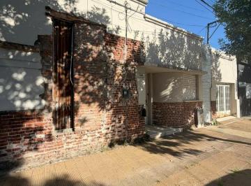 Casa · 188m² · 2 Ambientes · 1 Cochera · Casa en Esperanza - Rivadavia 1757