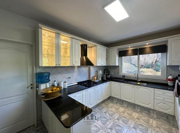 Casa · 450m² · 9 Ambientes · 2 Cocheras