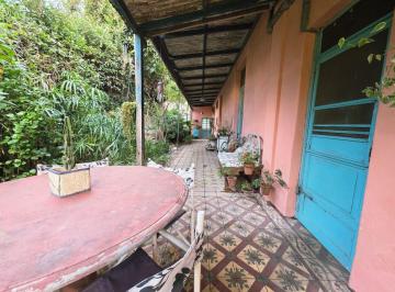 Casa · 204m² · 4 Ambientes · 1 Cochera · Venta Casa 3/4 Amb en Santos Lugares con Jardin