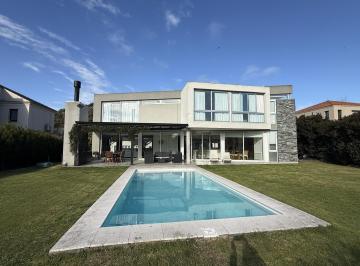 Casa · 300m² · 4 Ambientes · Casa en Alquiler en Rumencó